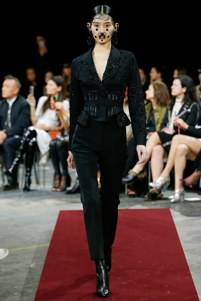 Look 15